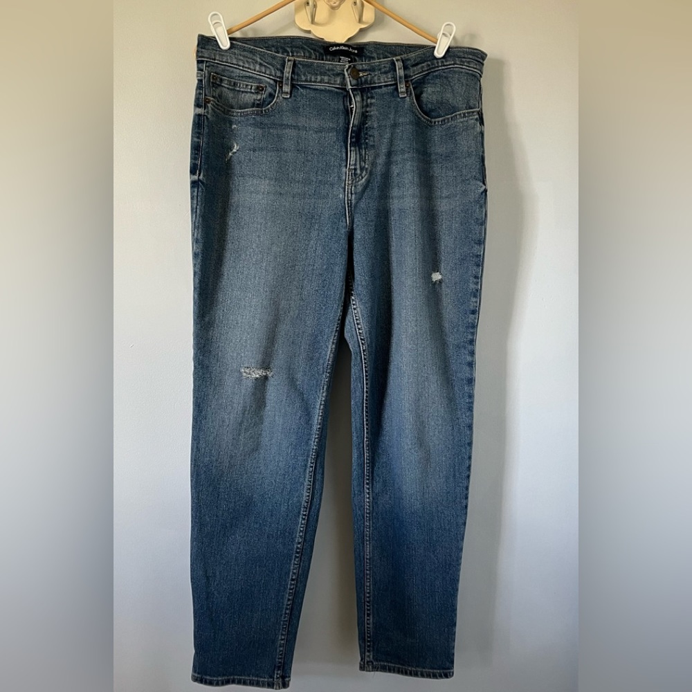 Calvin Klein Mid rise Distressed Jeans ~ 32/29